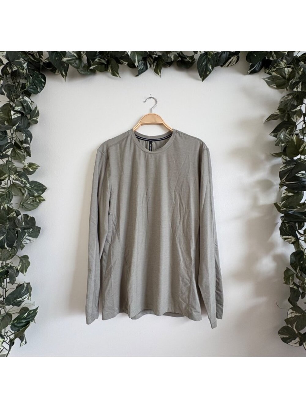 Ten Thousand Athletic The Versatile Long Sleeve Shirt Heathered Tan Men’s Size M